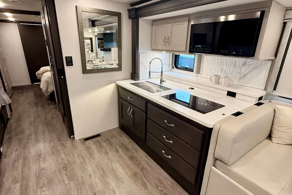 Convenience Rv's Riviera 39BH