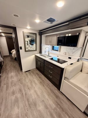 Convenience Rv's Riviera 39BH