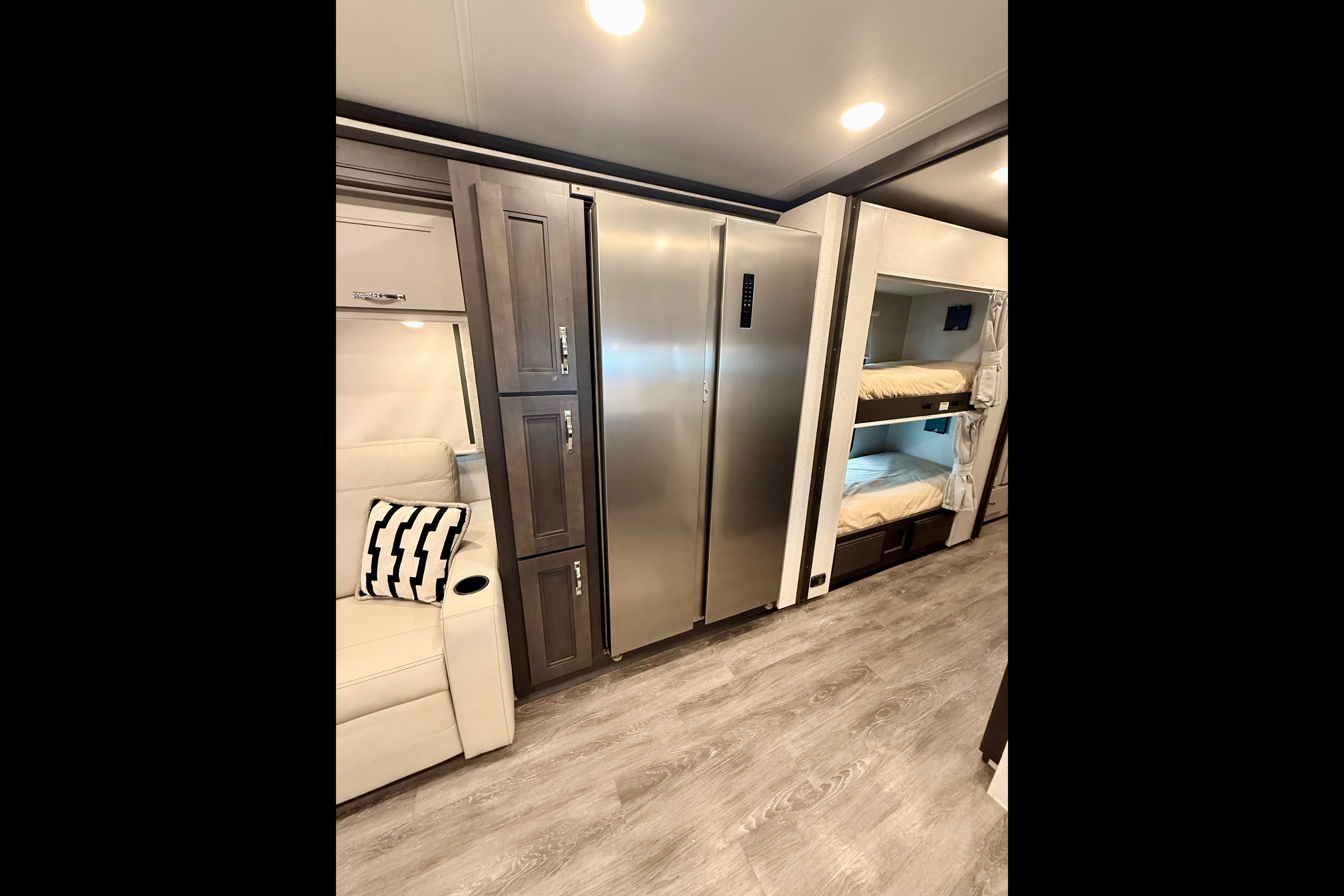 Convenience Rv's Riviera 39BH