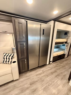 Convenience Rv's Riviera 39BH