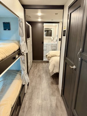 Convenience Rv's Riviera 39BH