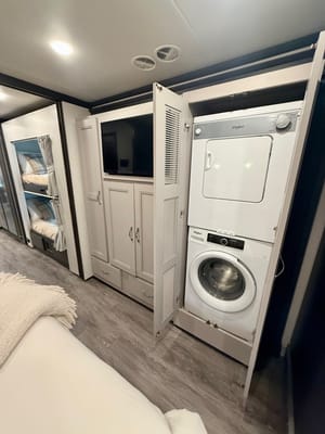 Convenience Rv's Riviera 39BH