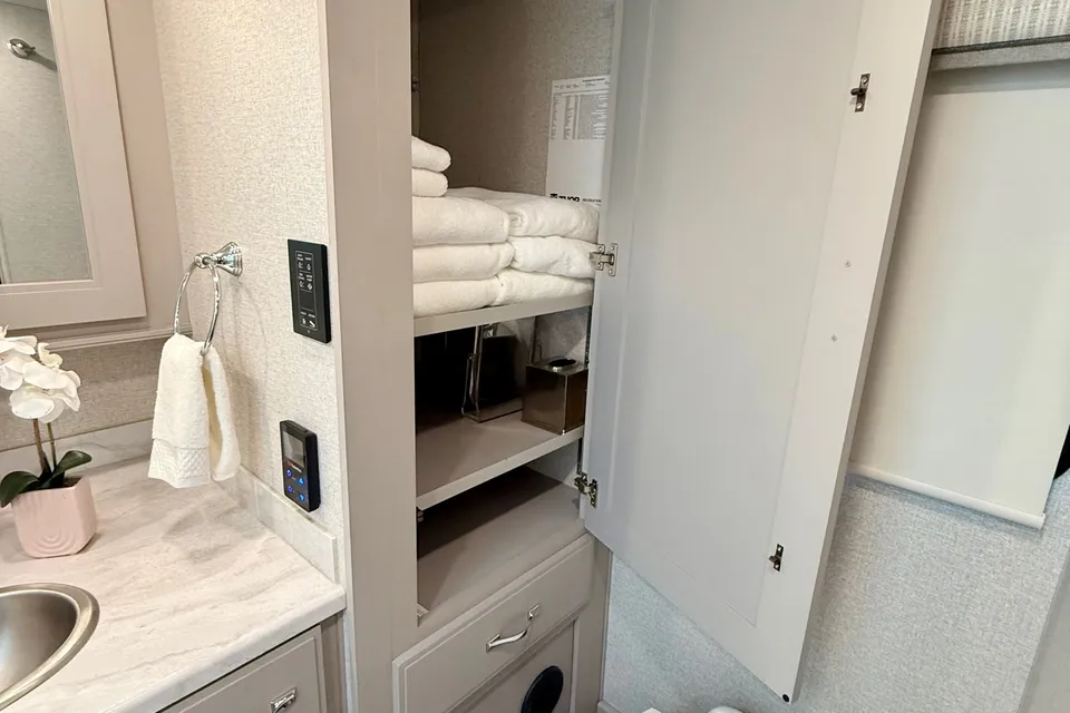 Convenience Rv's Riviera 39BH