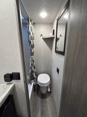 2024 Catalina Sleeps 5 With Bunk Beds!