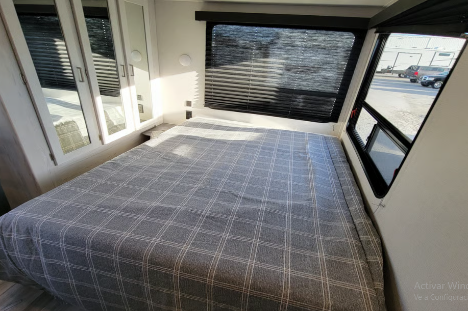 CL130 Keystone SPRINTER CAMPFIRE Fifth Wheel