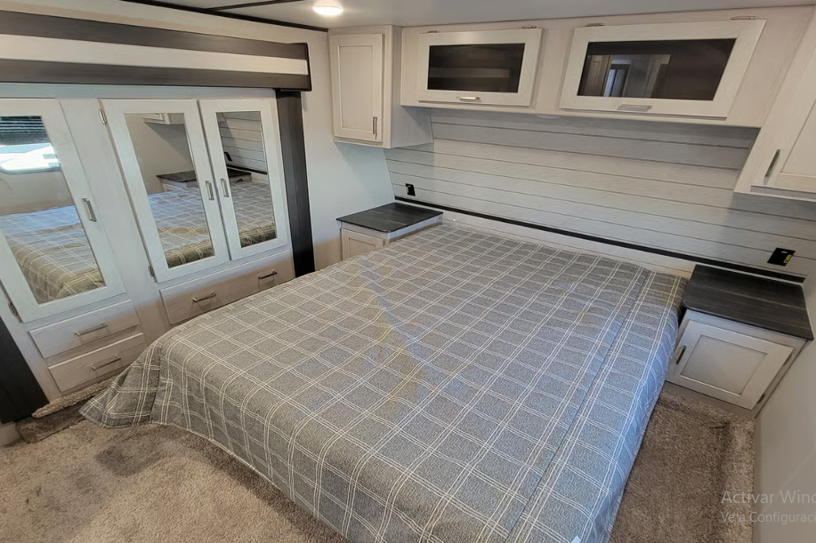 CL130 Keystone SPRINTER CAMPFIRE Fifth Wheel