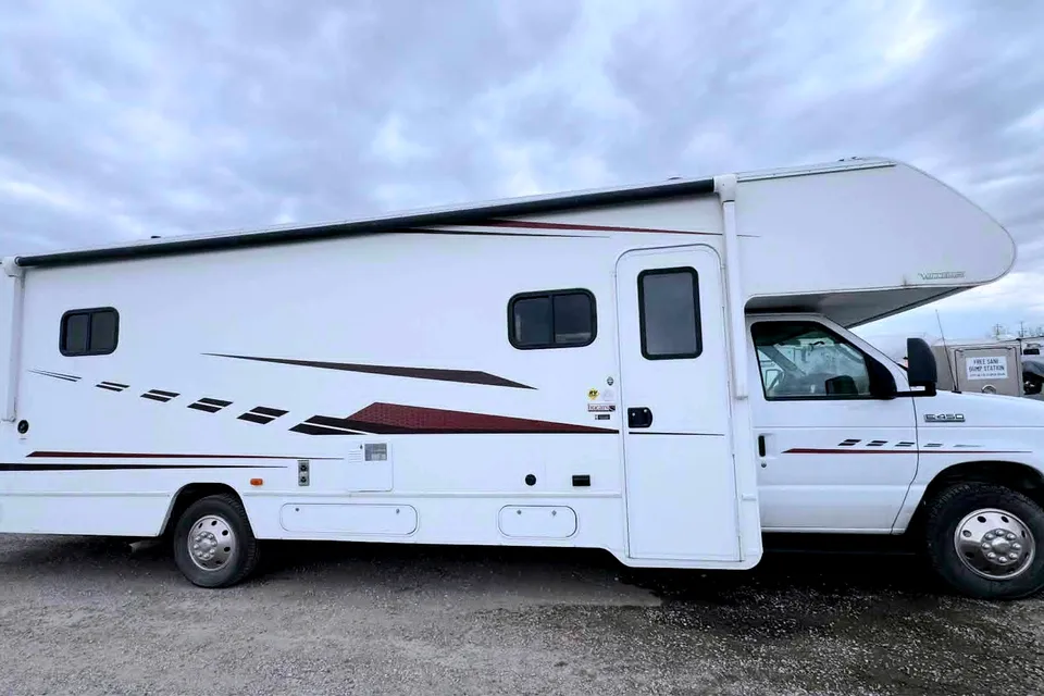Lovely Winnebago outlook Class C