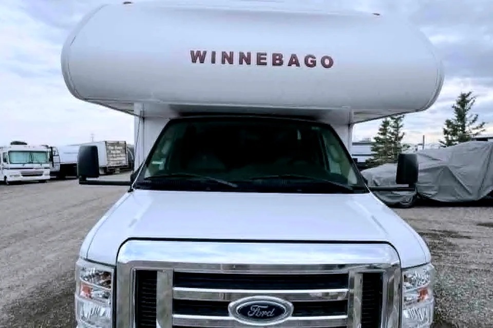 Lovely Winnebago outlook Class C