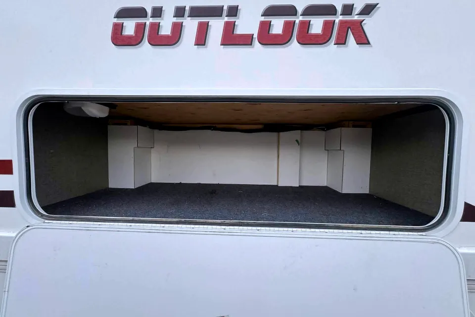 Lovely Winnebago outlook Class C