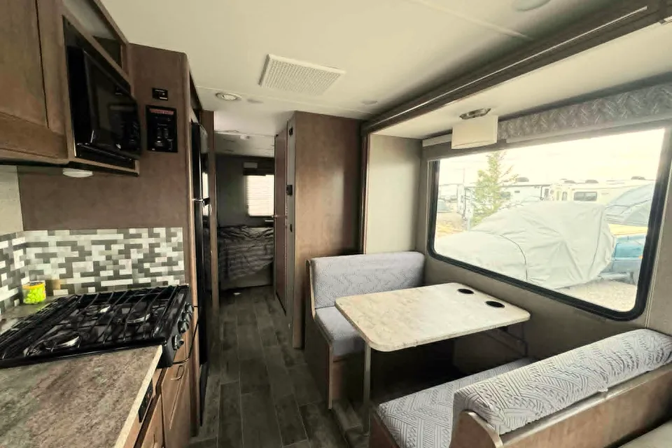 Lovely Winnebago outlook Class C