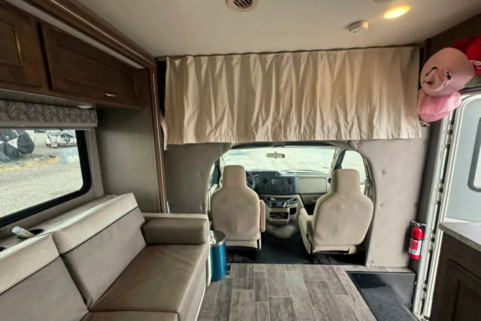 Lovely Winnebago outlook Class C