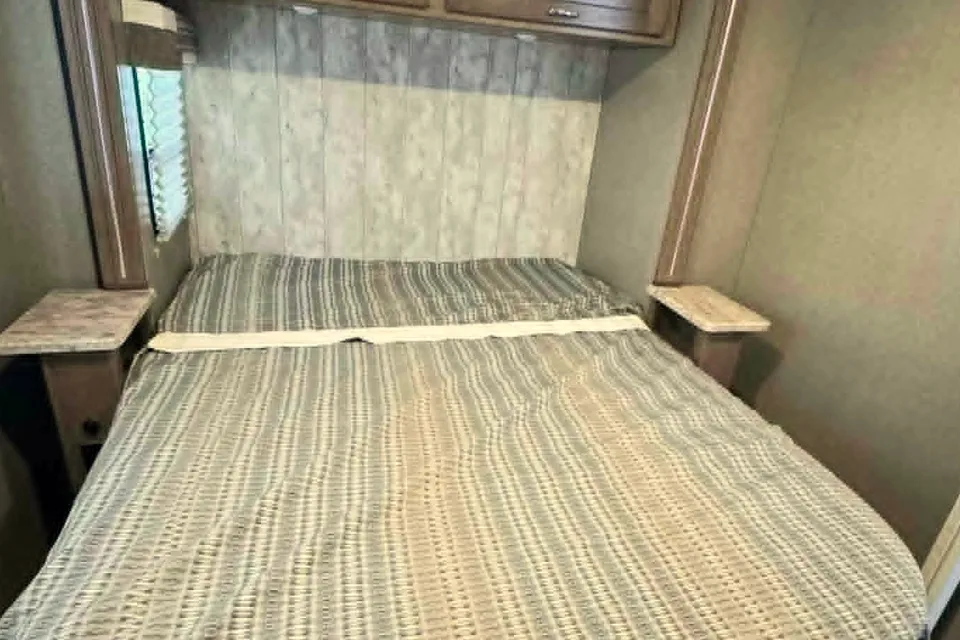 Lovely Winnebago outlook Class C