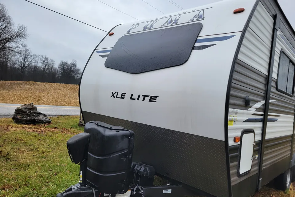 Steven's Puma lle light 22fkc Travel Trailer