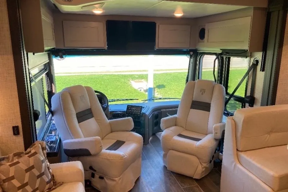 Lois's 2023 American Coach  Class A