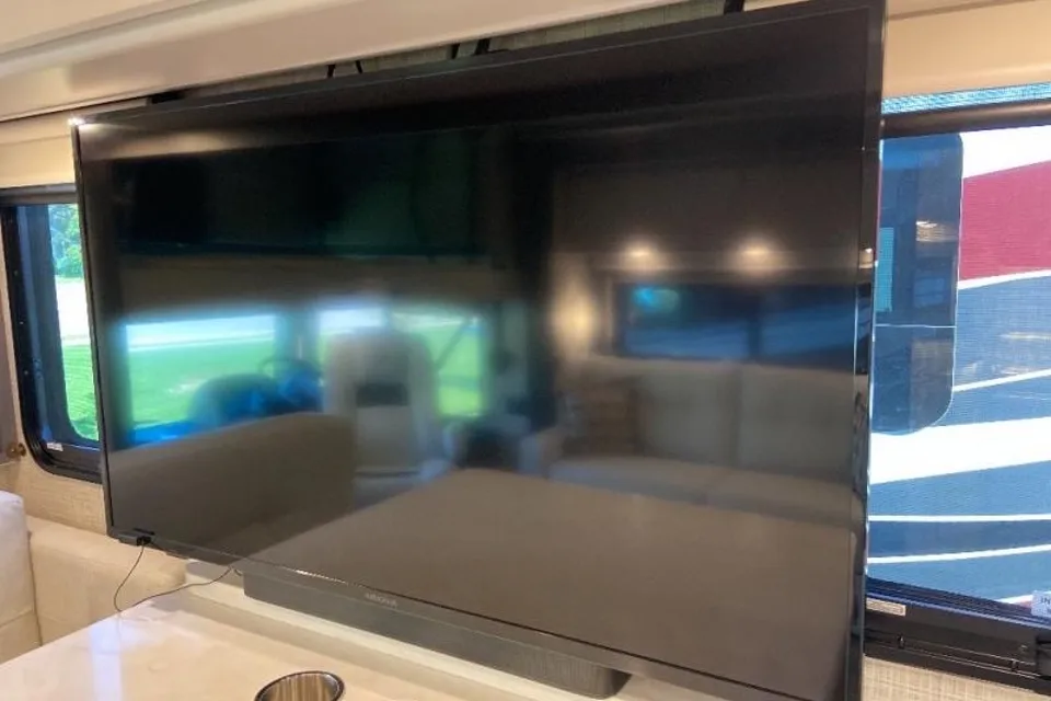 Lois's 2023 American Coach  Class A