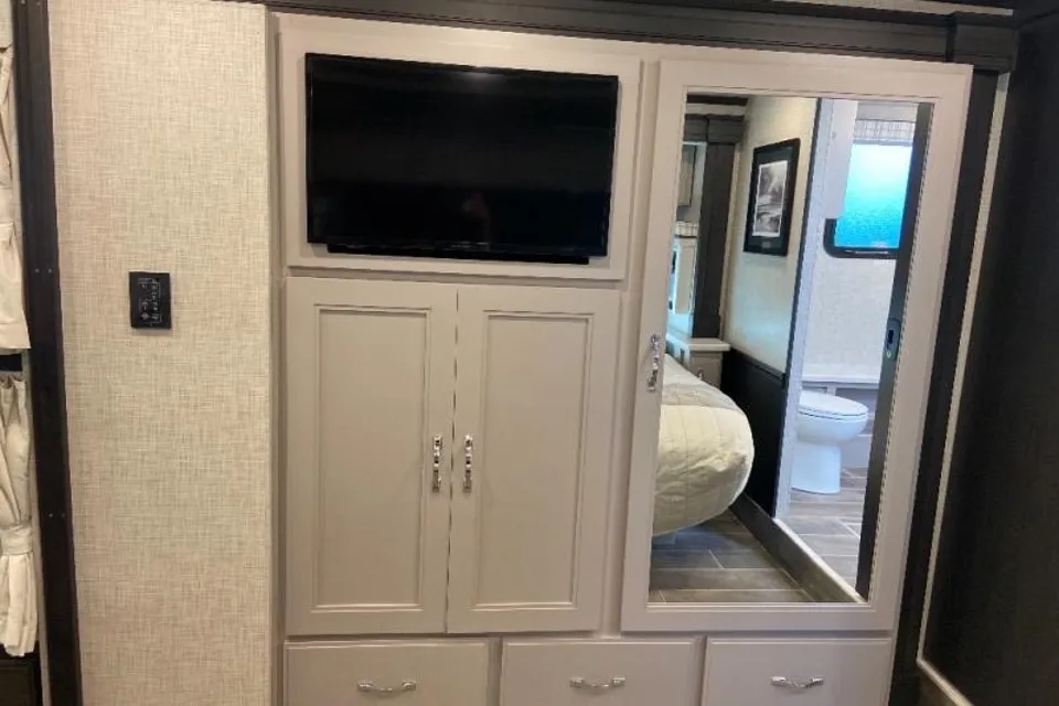 Lois's 2023 American Coach  Class A