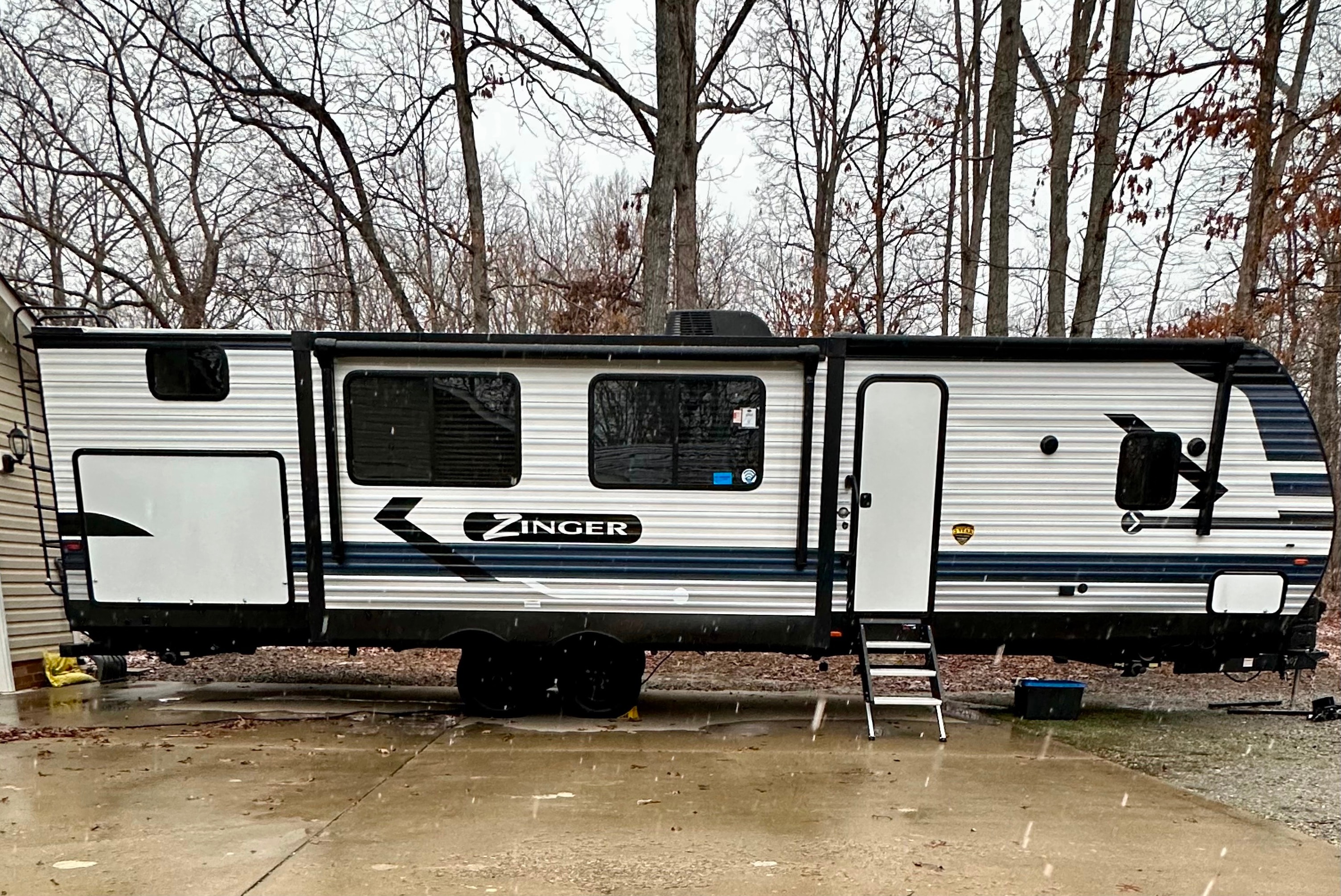 Crossroads Zinger Travel Trailer