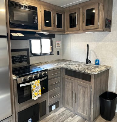 Crossroads Zinger Travel Trailer