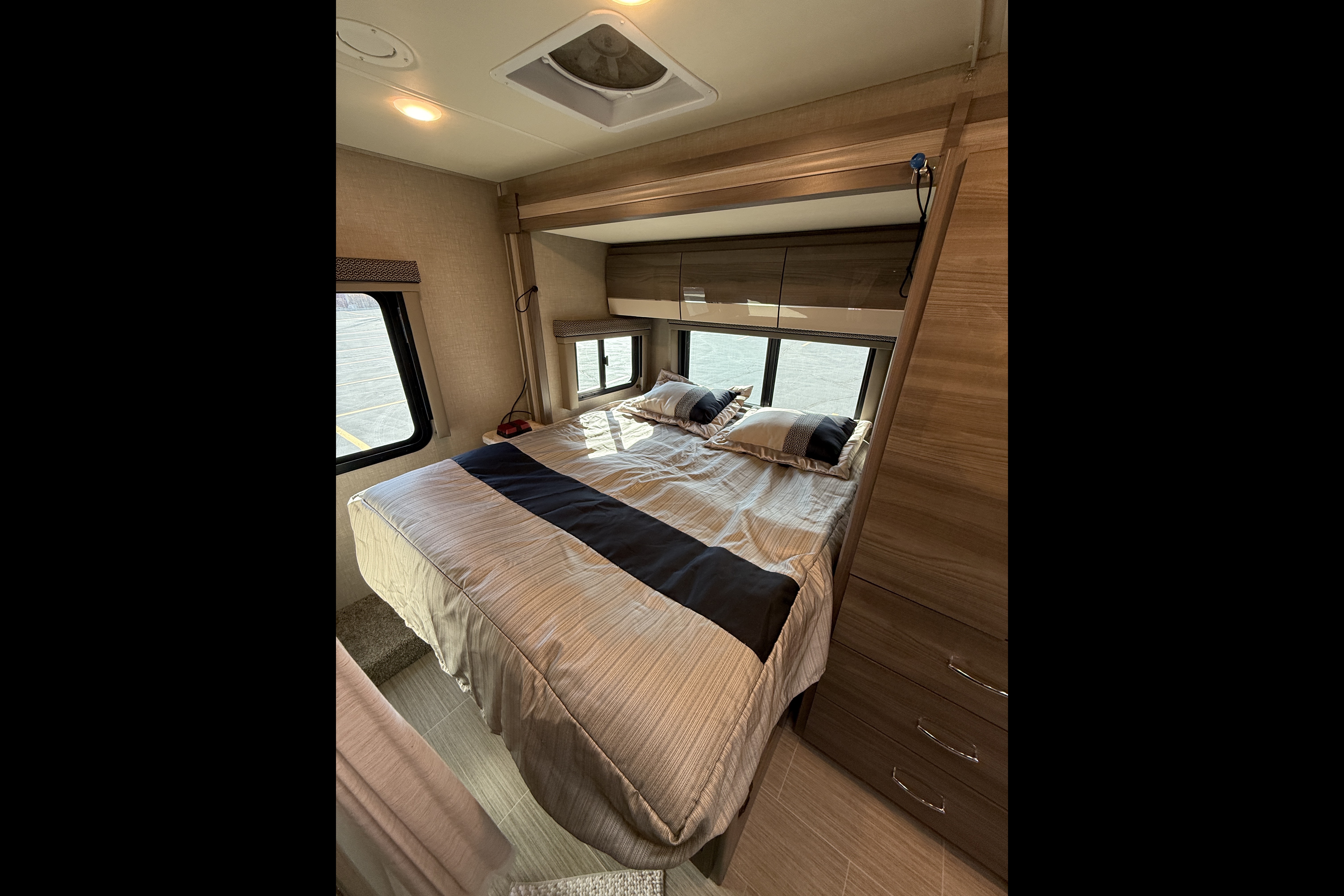 Bret's Thor Motor Coach Delano 24TT Class C