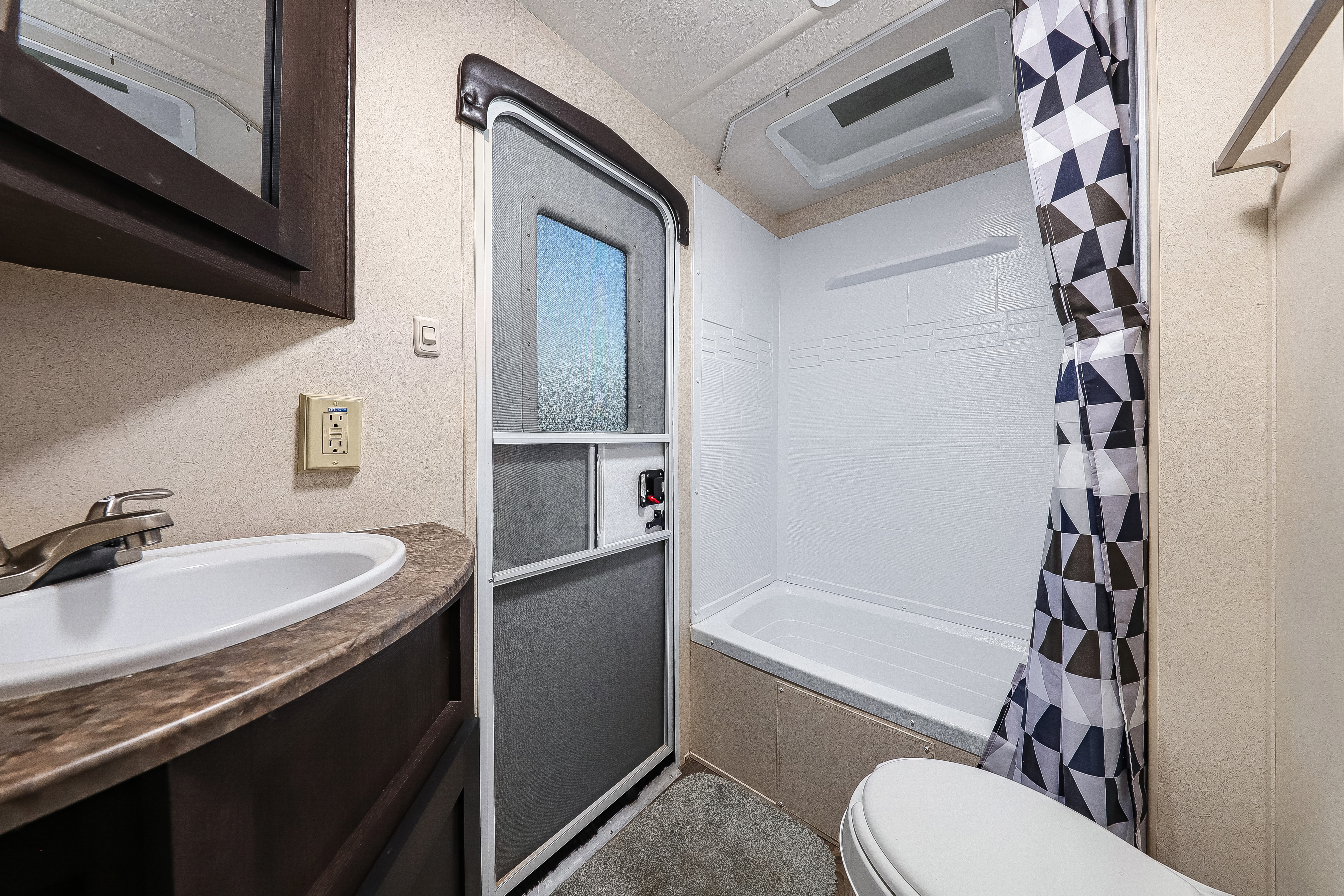 Rv Rentals Way of Life's Forest River Evo T2490 Travel Trailer (LE1)