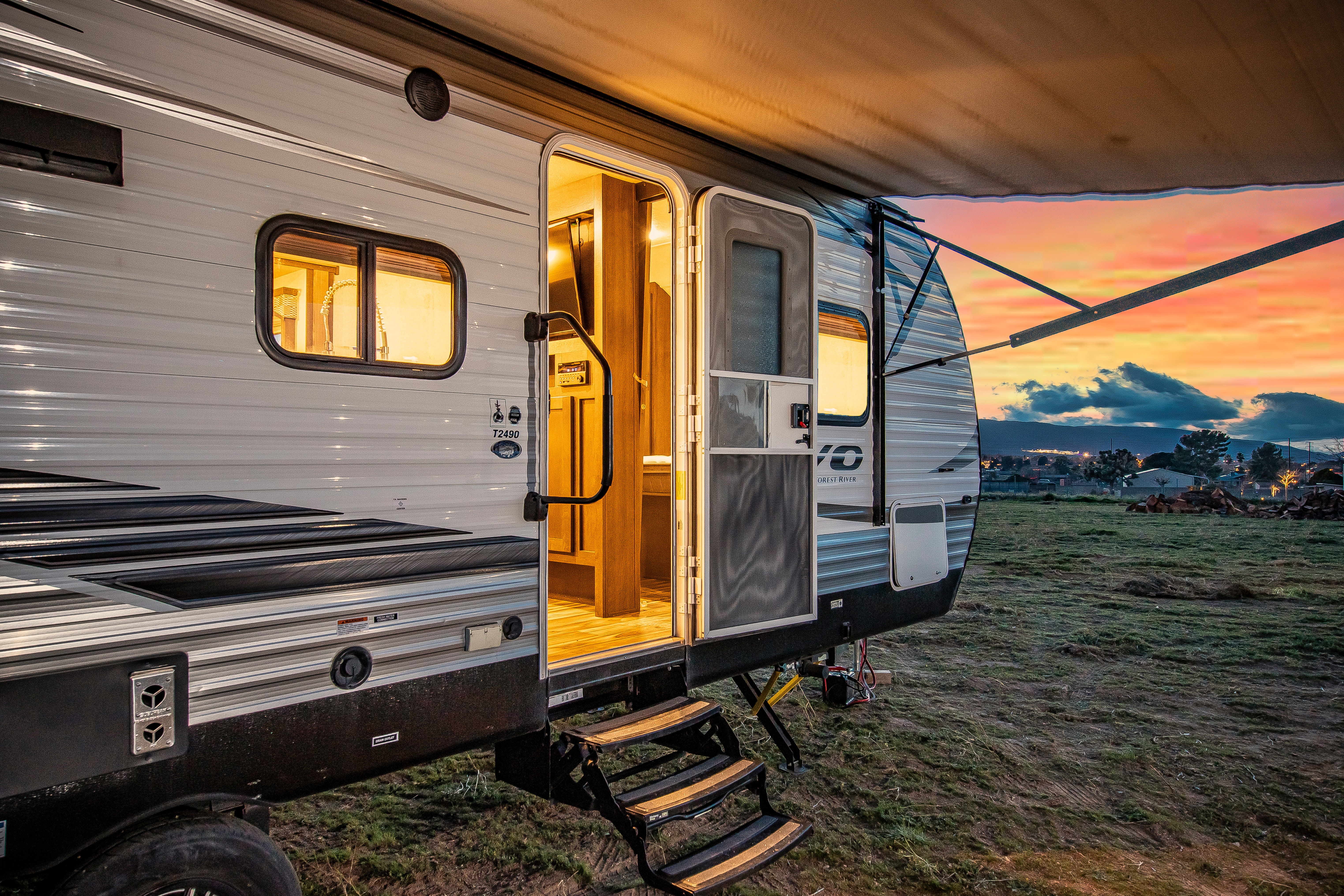 Rv Rentals Way of Life's Forest River Evo T2490 Travel Trailer (LE1)