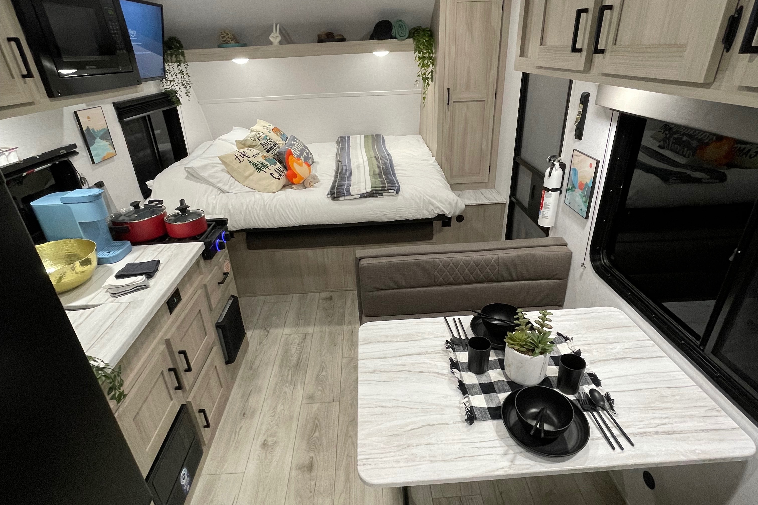 Forest River Silver Lake LE 1610BHLE Travel Trailer