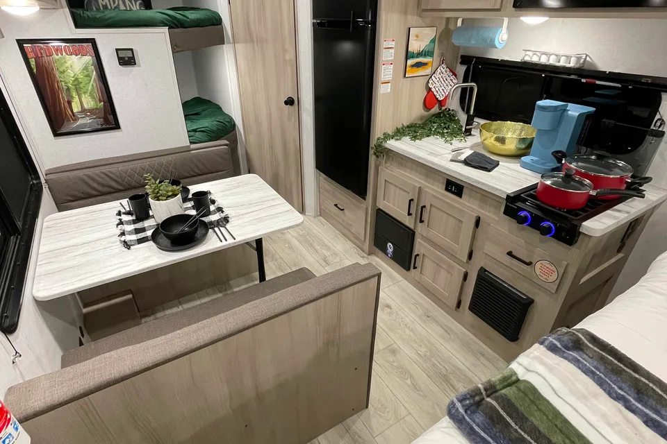 Forest River Silver Lake LE 1610BHLE Travel Trailer