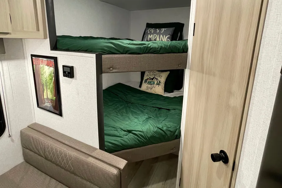 Forest River Silver Lake LE 1610BHLE Travel Trailer