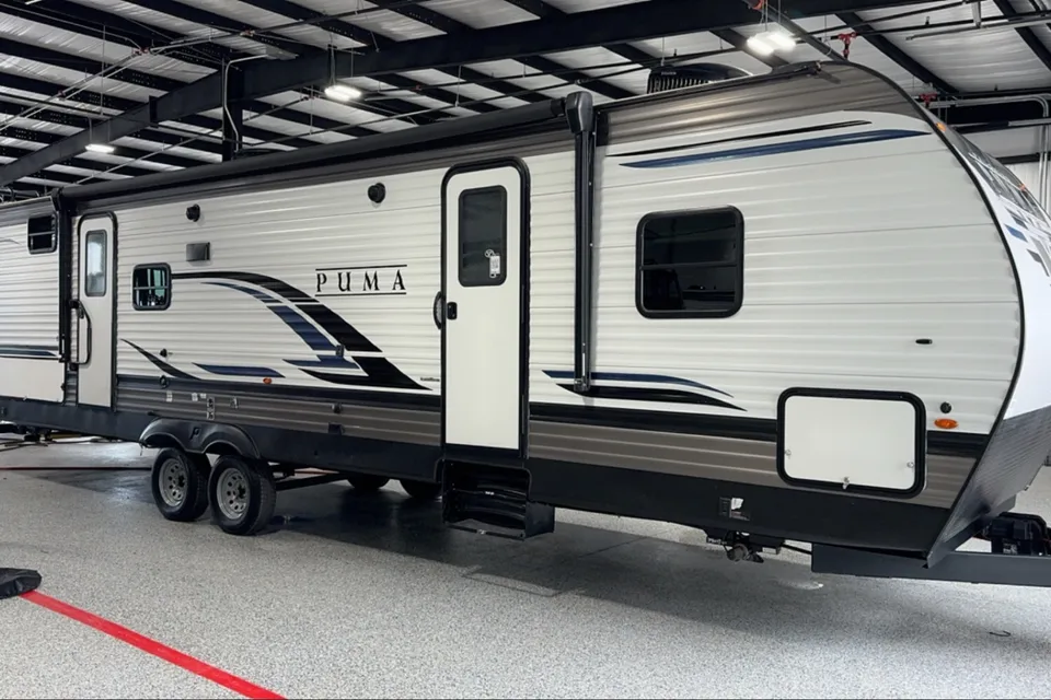 Spacious Palomino 28bhss Travel Trailer