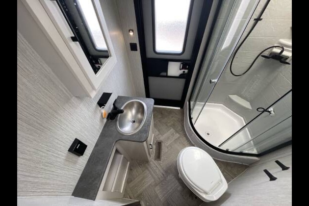 Spacious Palomino 28bhss Travel Trailer