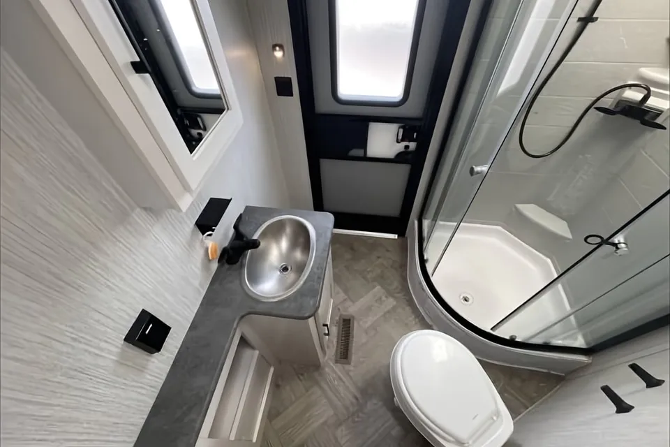 Spacious Palomino 28bhss Travel Trailer