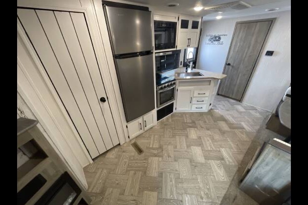 Spacious Palomino 28bhss Travel Trailer