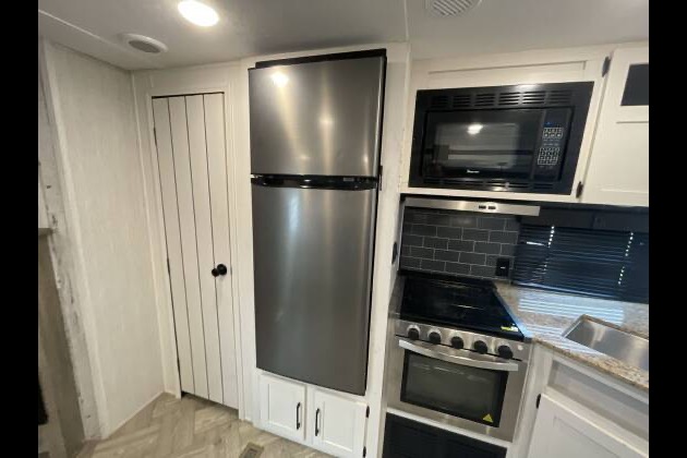 Spacious Palomino 28bhss Travel Trailer