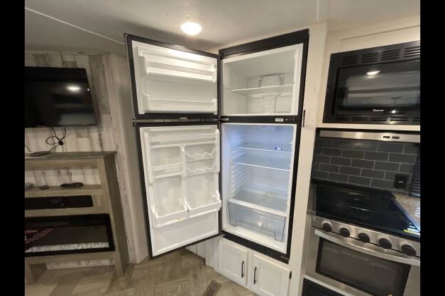 Spacious Palomino 28bhss Travel Trailer