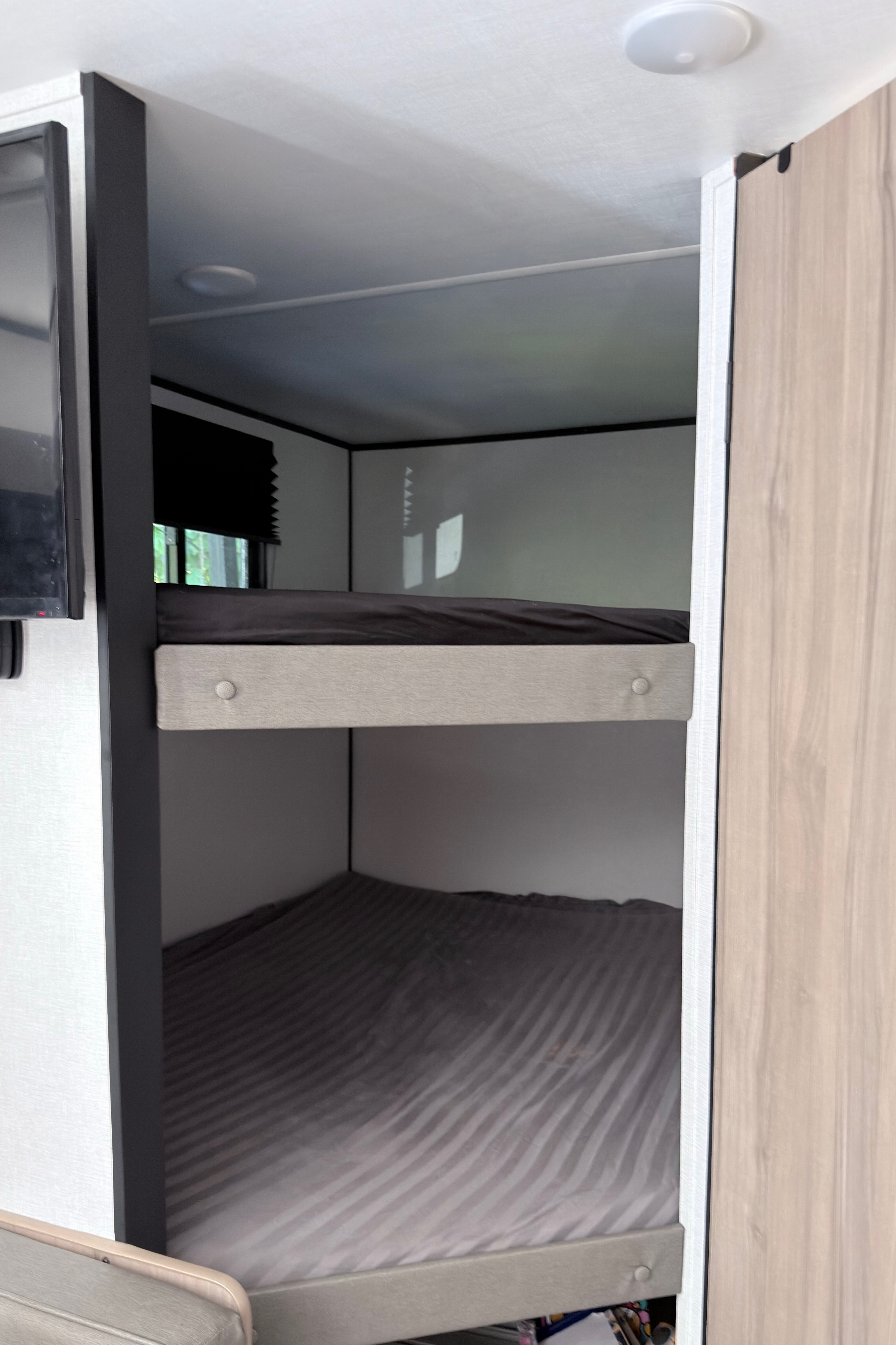 Aaron's Keystone Coleman 23bwe Travel Trailer