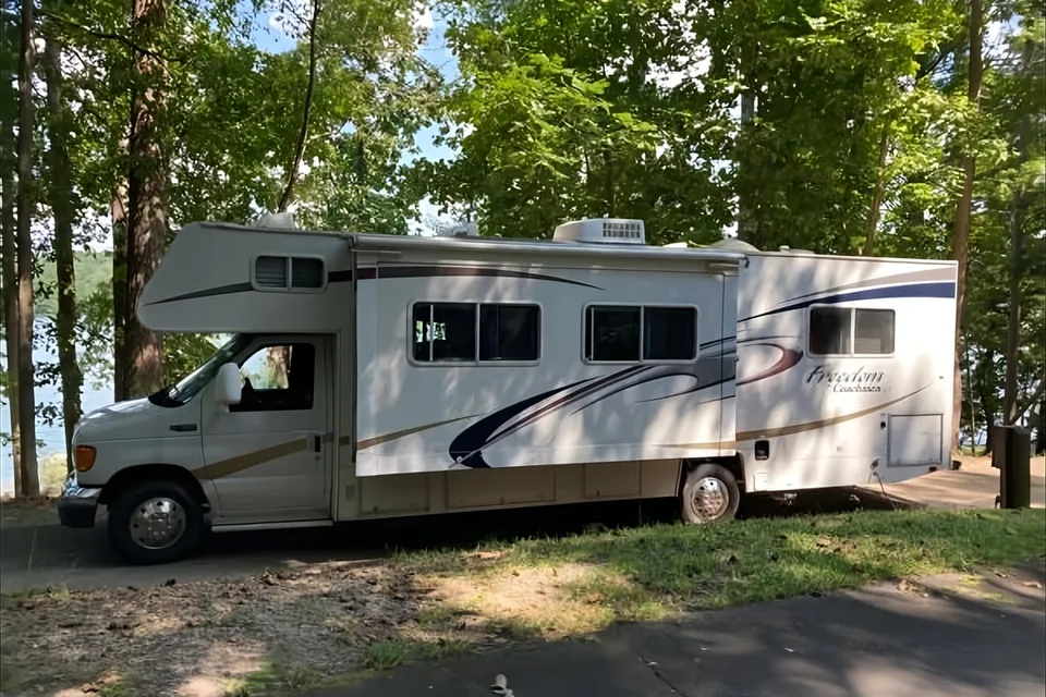 Carrie's Coachmen Freedom Class C
