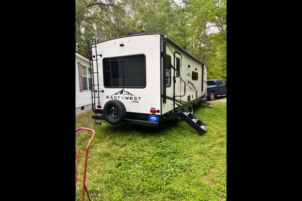 ricky's East to West Alta Travel Trailer