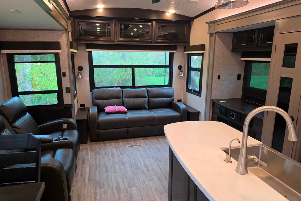 Kal's Jayco Pinnacle 36 Foot Fifth Wheel