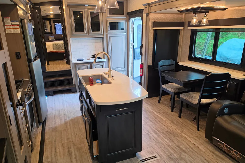 Kal's Jayco Pinnacle 36 Foot Fifth Wheel
