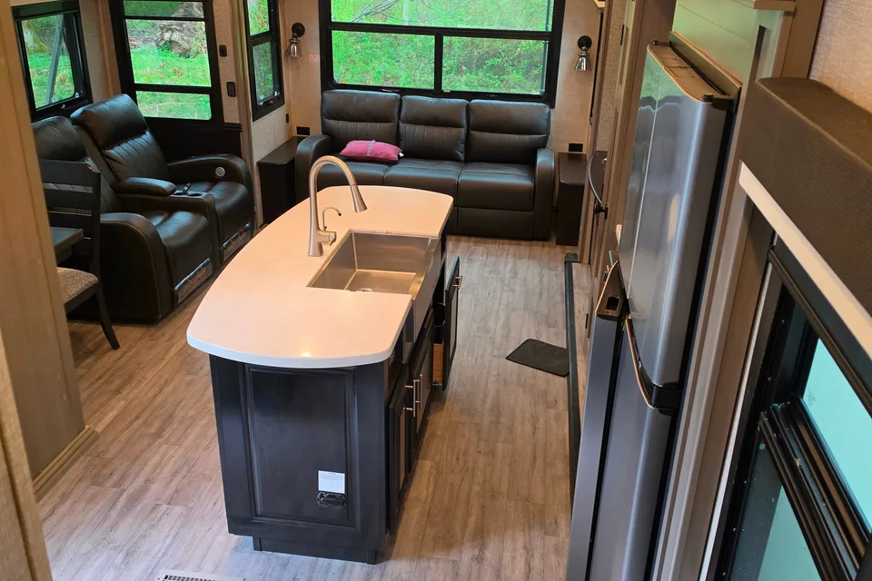 Kal's Jayco Pinnacle 36 Foot Fifth Wheel