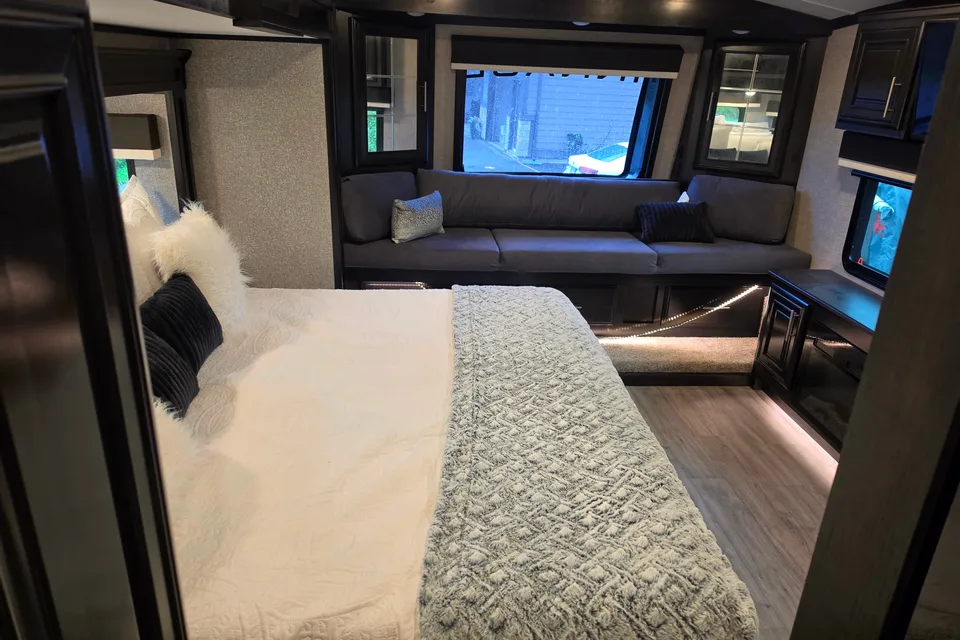 Kal's Jayco Pinnacle 36 Foot Fifth Wheel