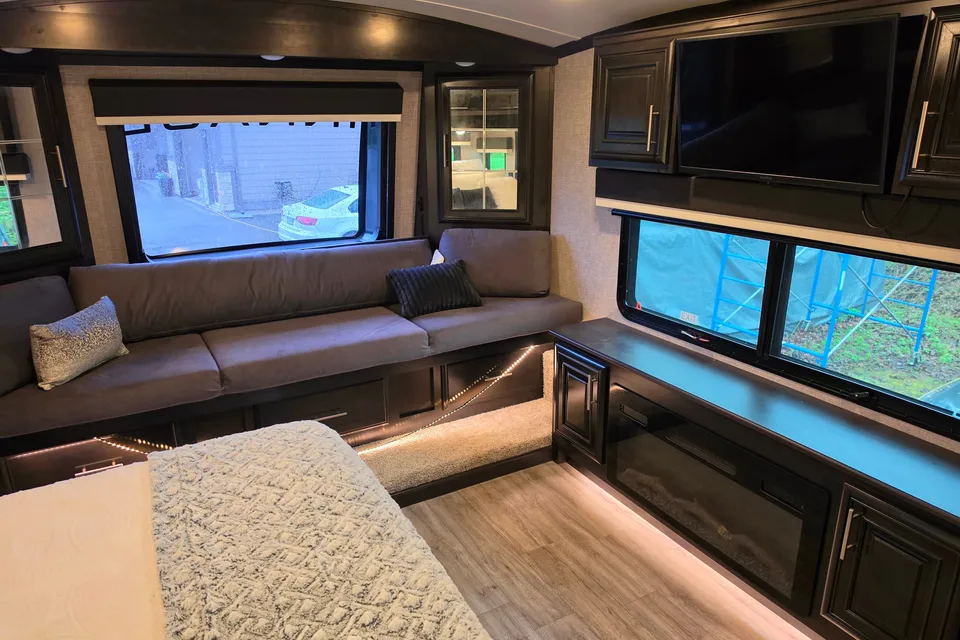Kal's Jayco Pinnacle 36 Foot Fifth Wheel