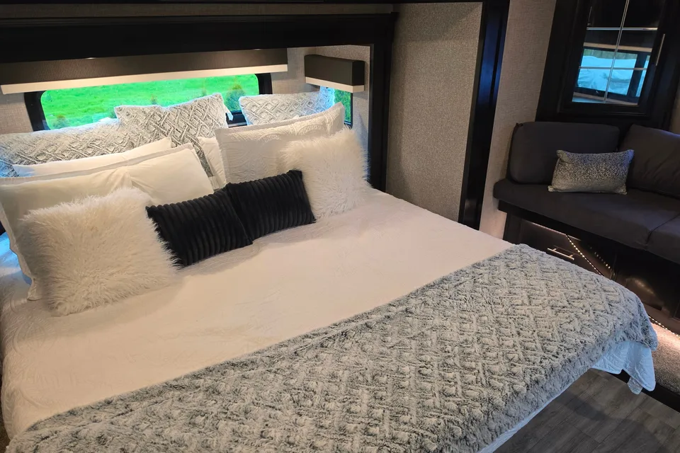 Kal's Jayco Pinnacle 36 Foot Fifth Wheel