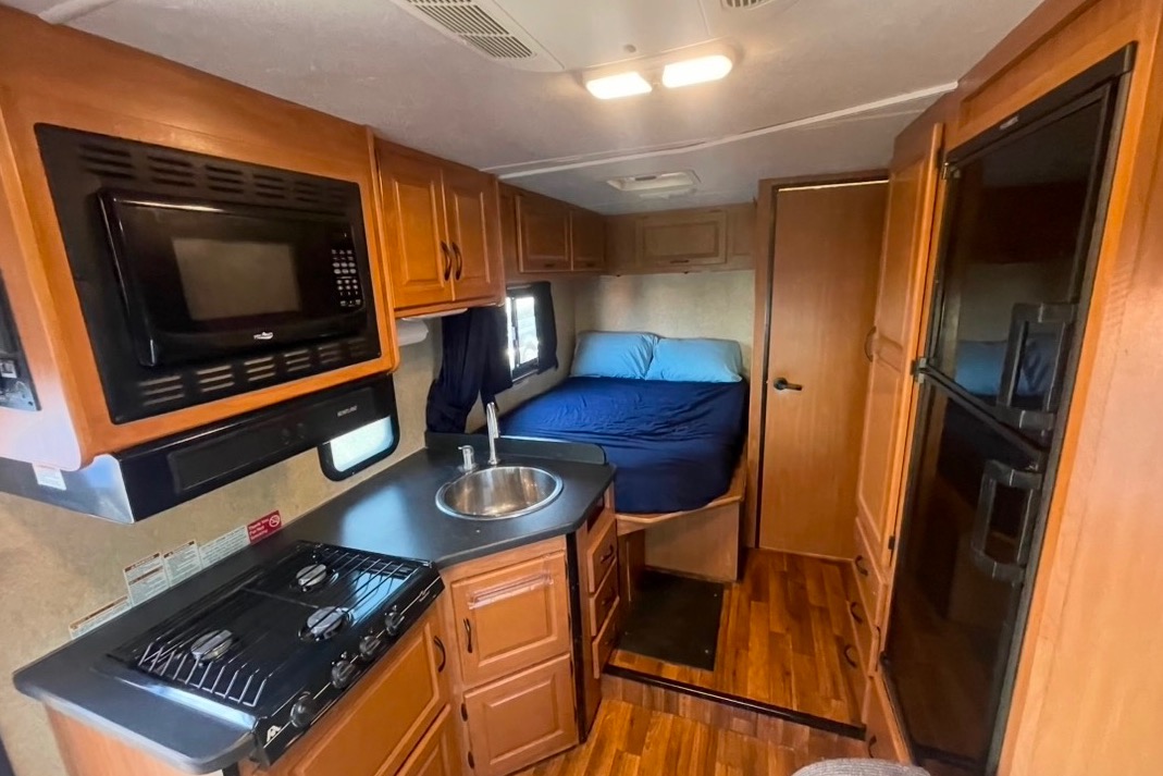 Super Powerful Inverter + Solar – Spacious & Comfortable RV