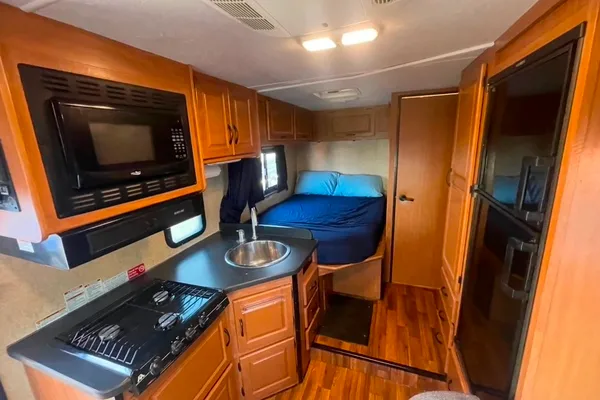 Super Powerful Inverter + Solar – Spacious & Comfortable RV