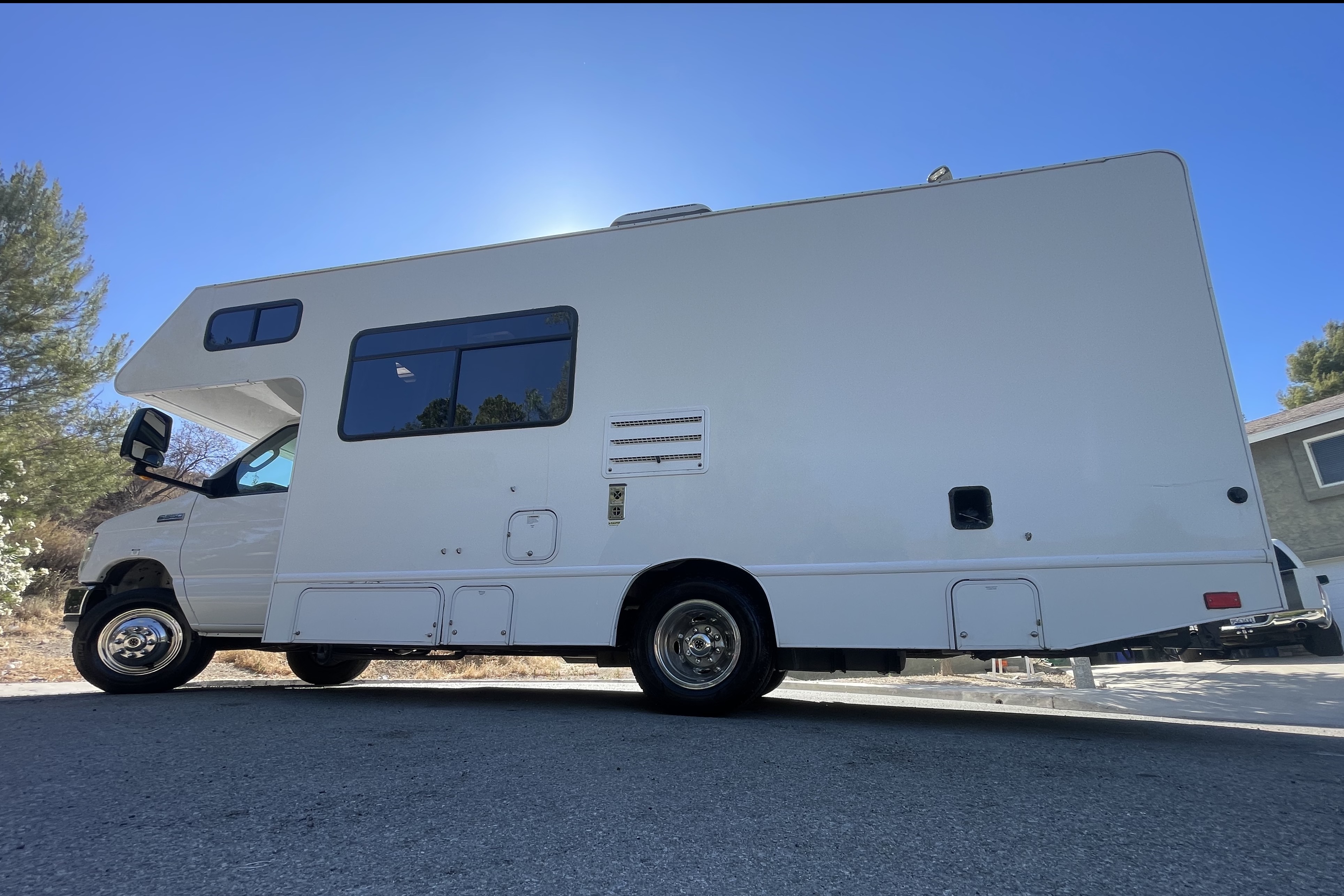 Super Powerful Inverter + Solar – Spacious & Comfortable RV