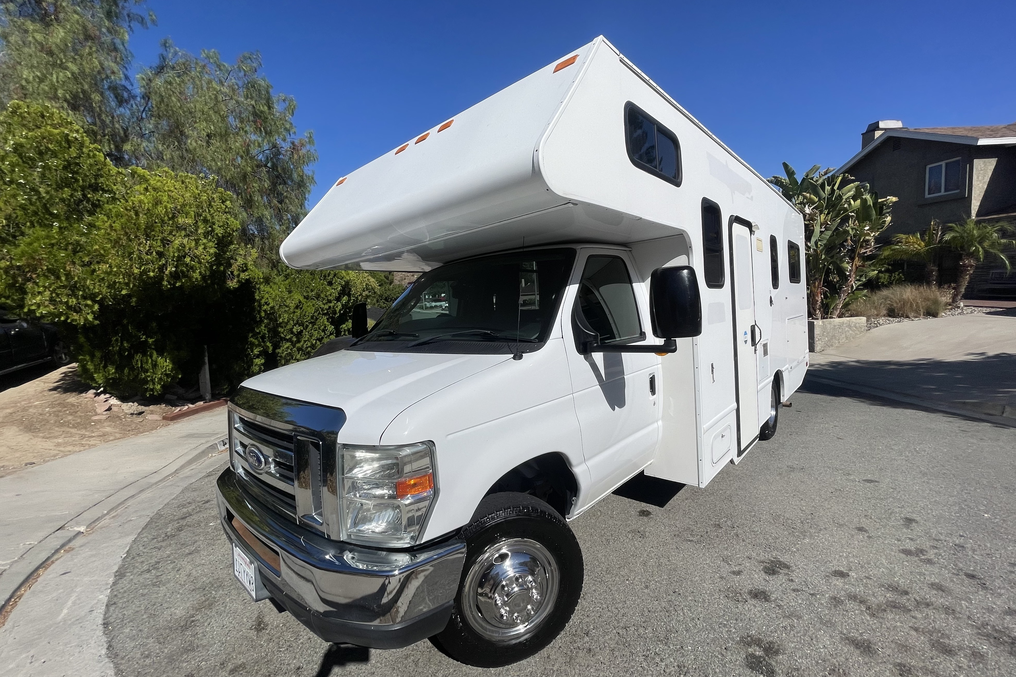 Super Powerful Inverter + Solar – Spacious & Comfortable RV