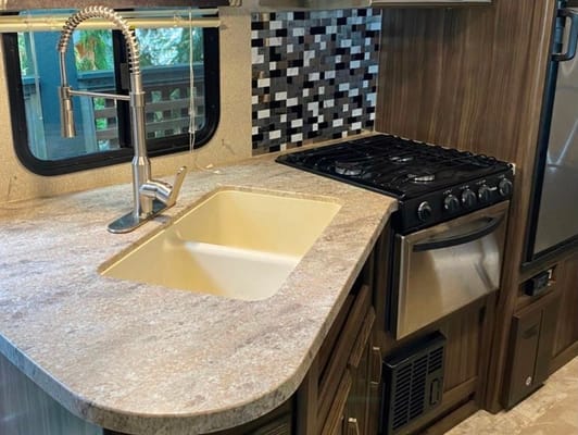 Nick & Mel’s Coachmen Apex Travel Trailer