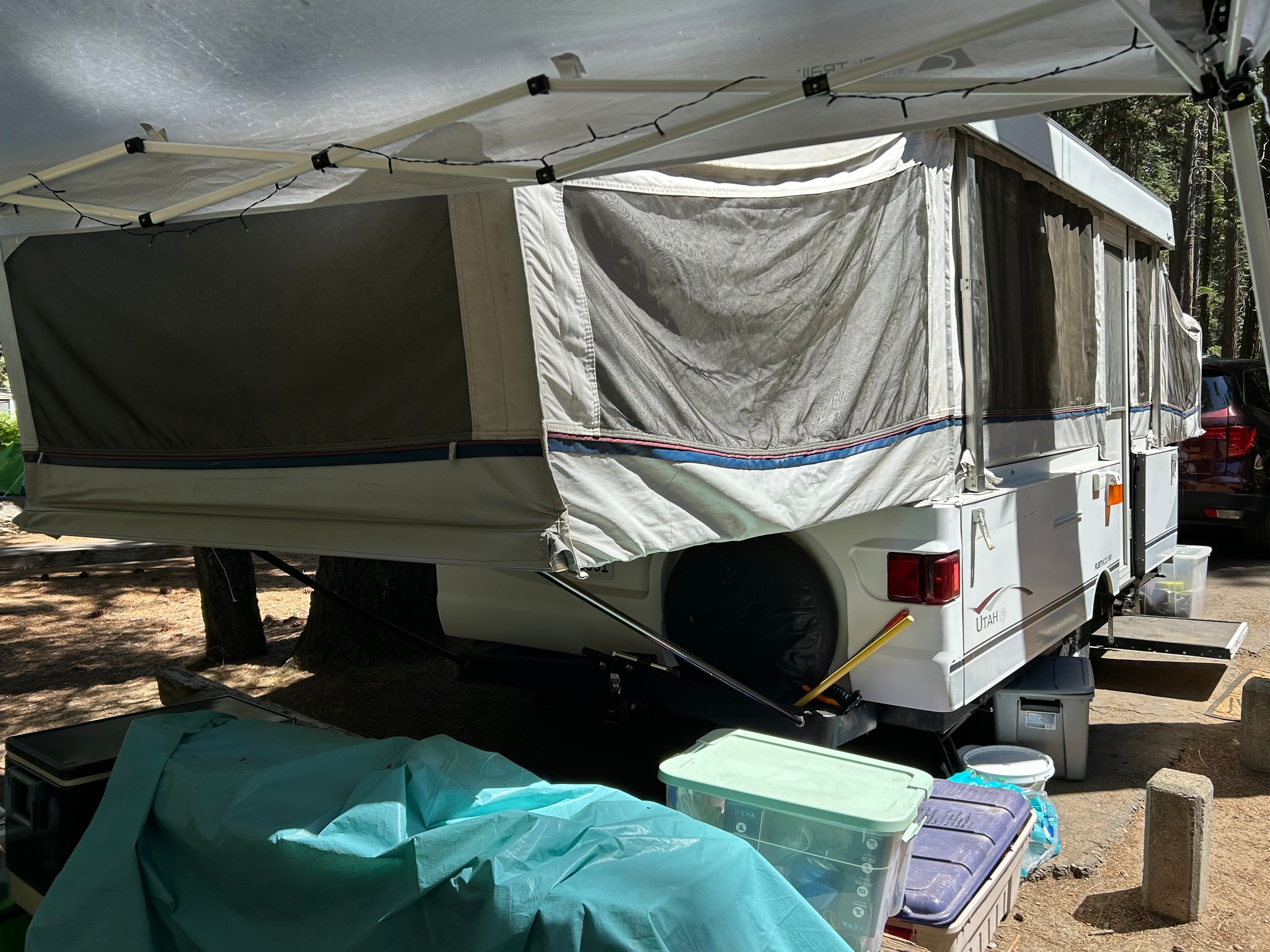 **Adventure-Ready 2004 Coleman/Fleetwood Utah Pop-Up Camper