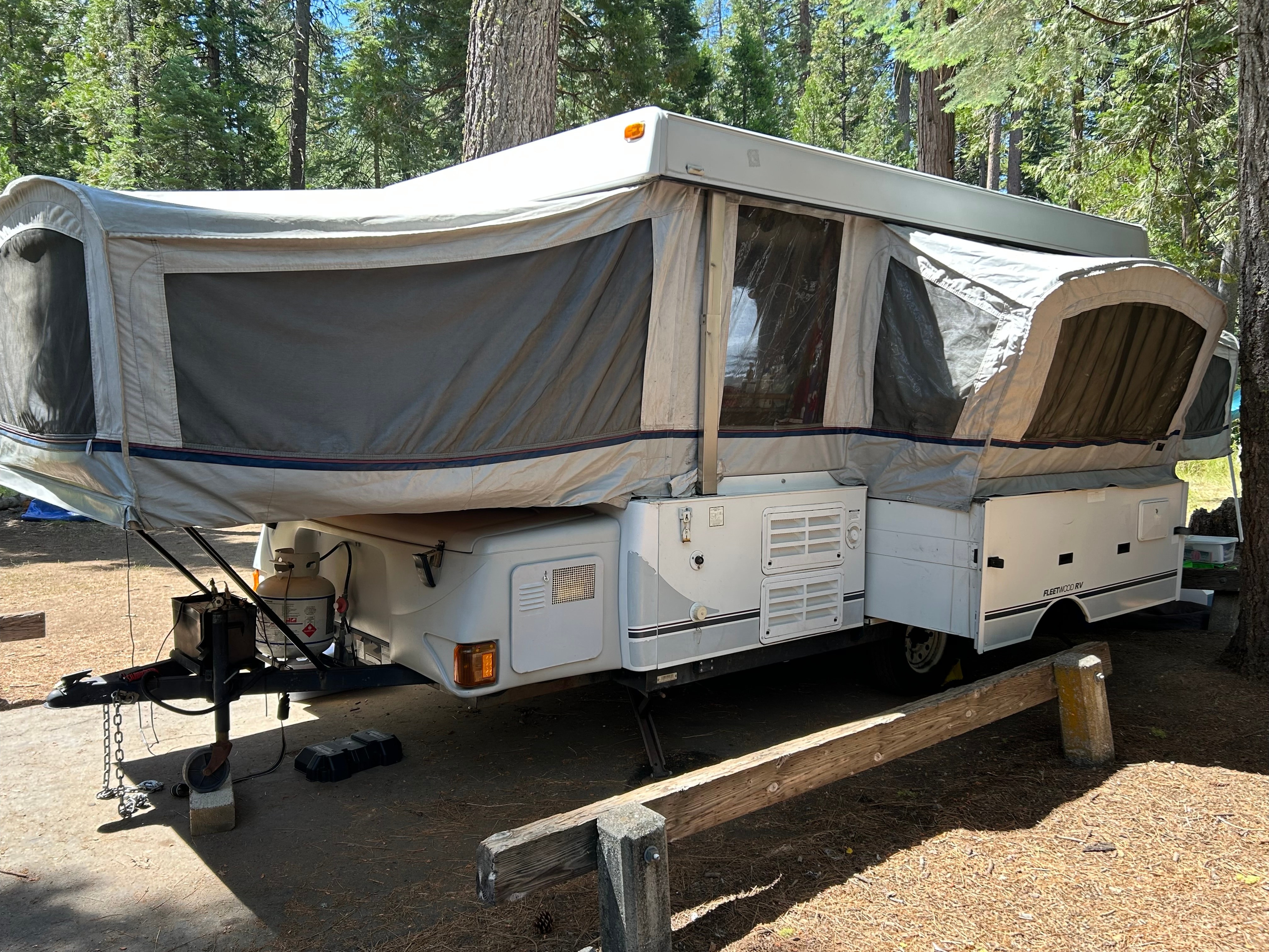 **Adventure-Ready 2004 Coleman/Fleetwood Utah Pop-Up Camper